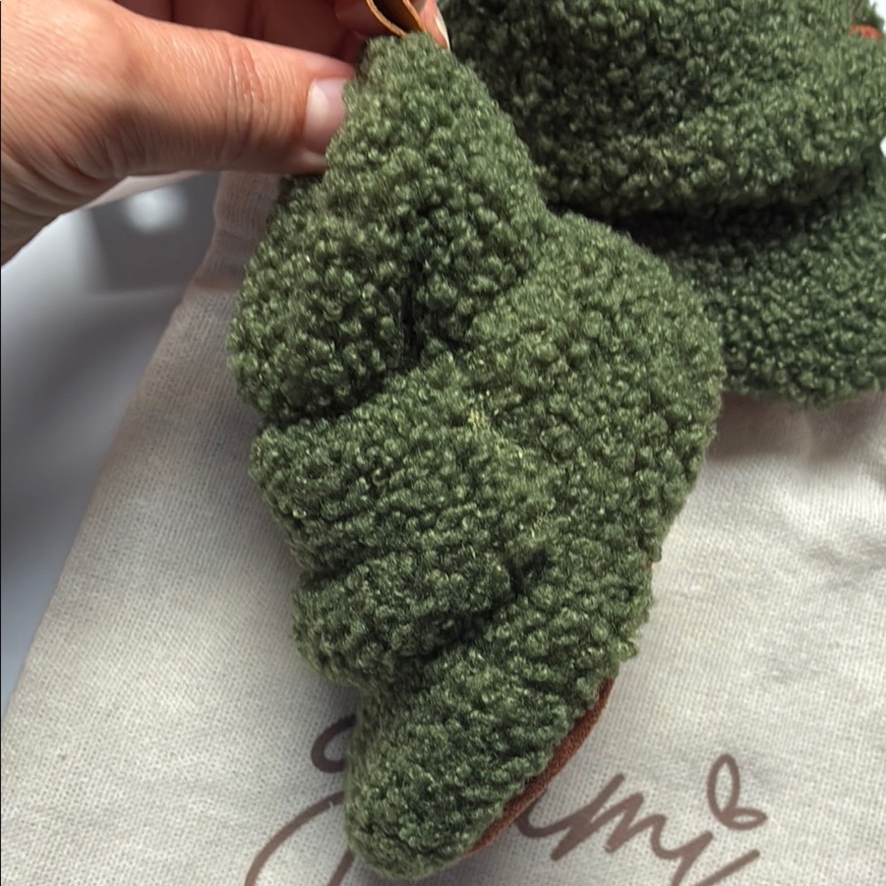 Goumi Kids Sherpa Snuggly Spruce Green Baby Shoes Stay-On Boots - Picture 6 of 10